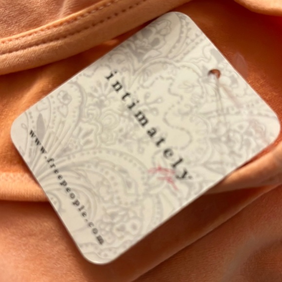 NEW FREE PEOPLE - Seamless v neck bodysuit - Picture 5 of 6